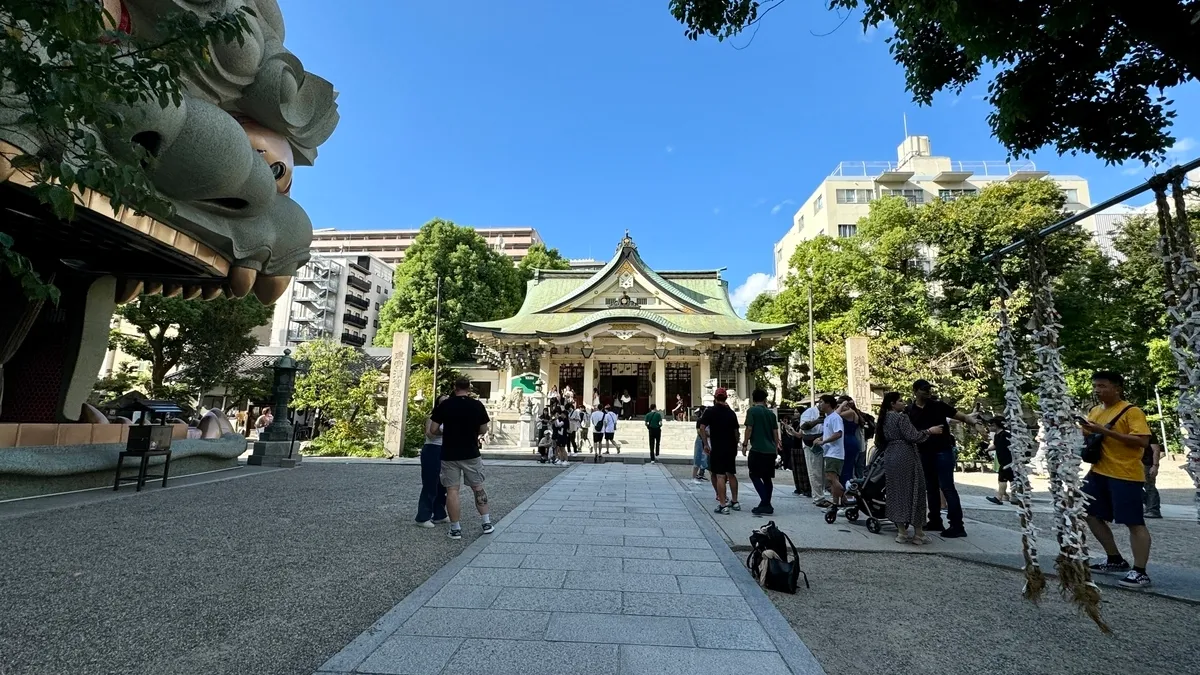 难波八坂神社的境内