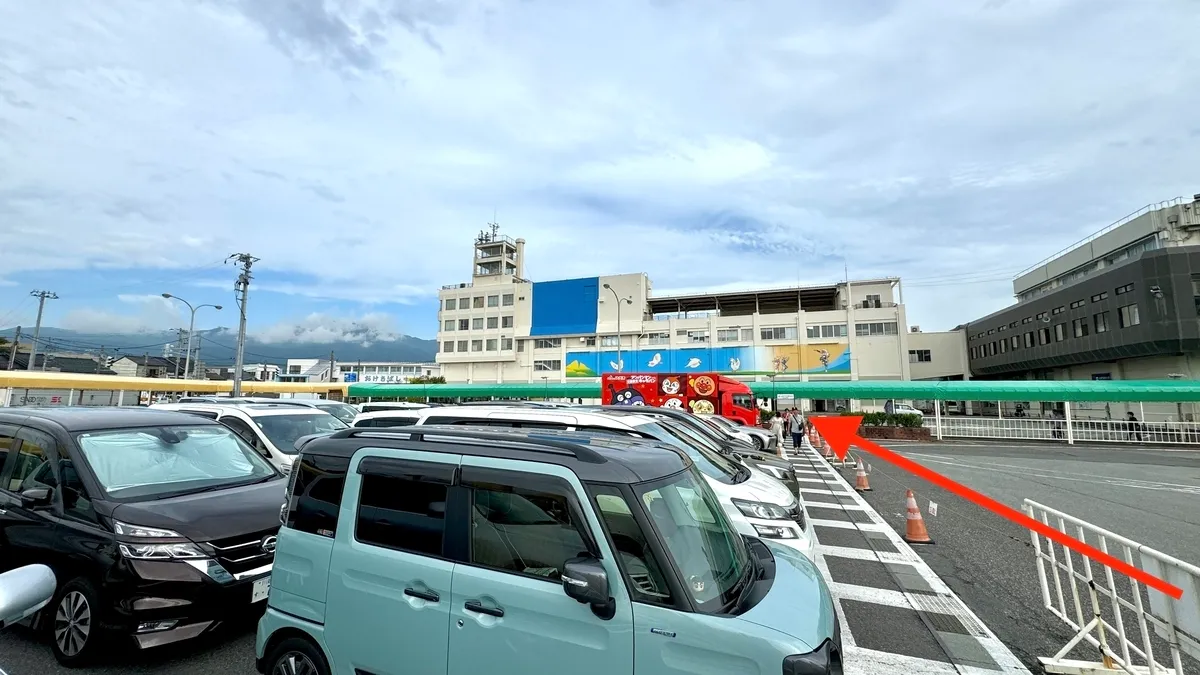 从停车场到两津港客运站