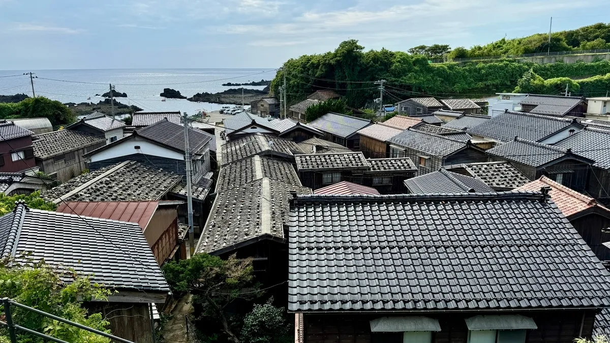 从展望所眺望宿根木的町并