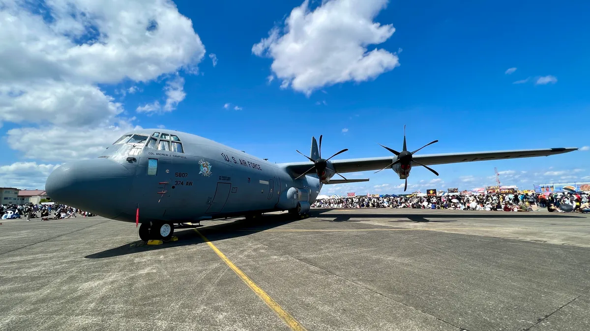 C-130J运输机