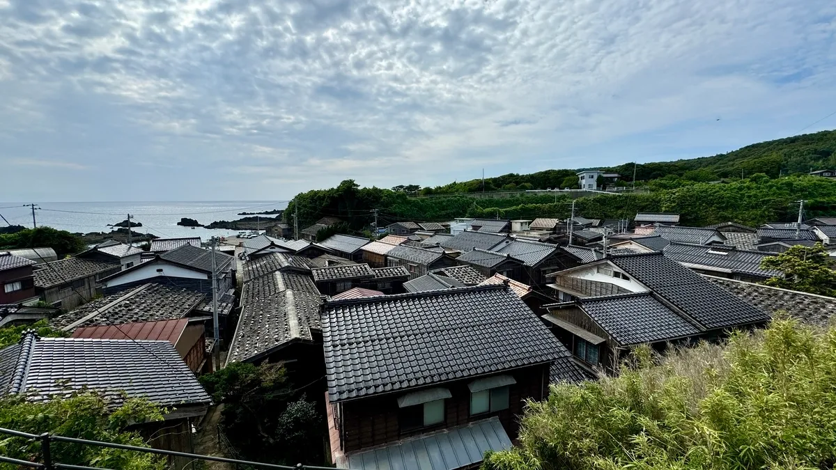 从展望所眺望宿根木的町并