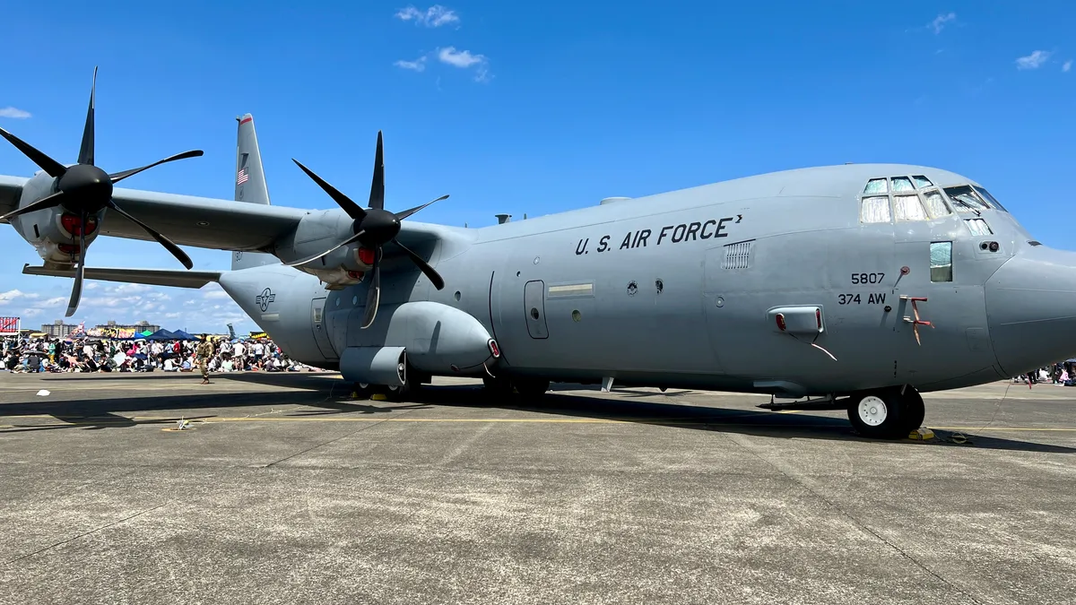 C-130J运输机