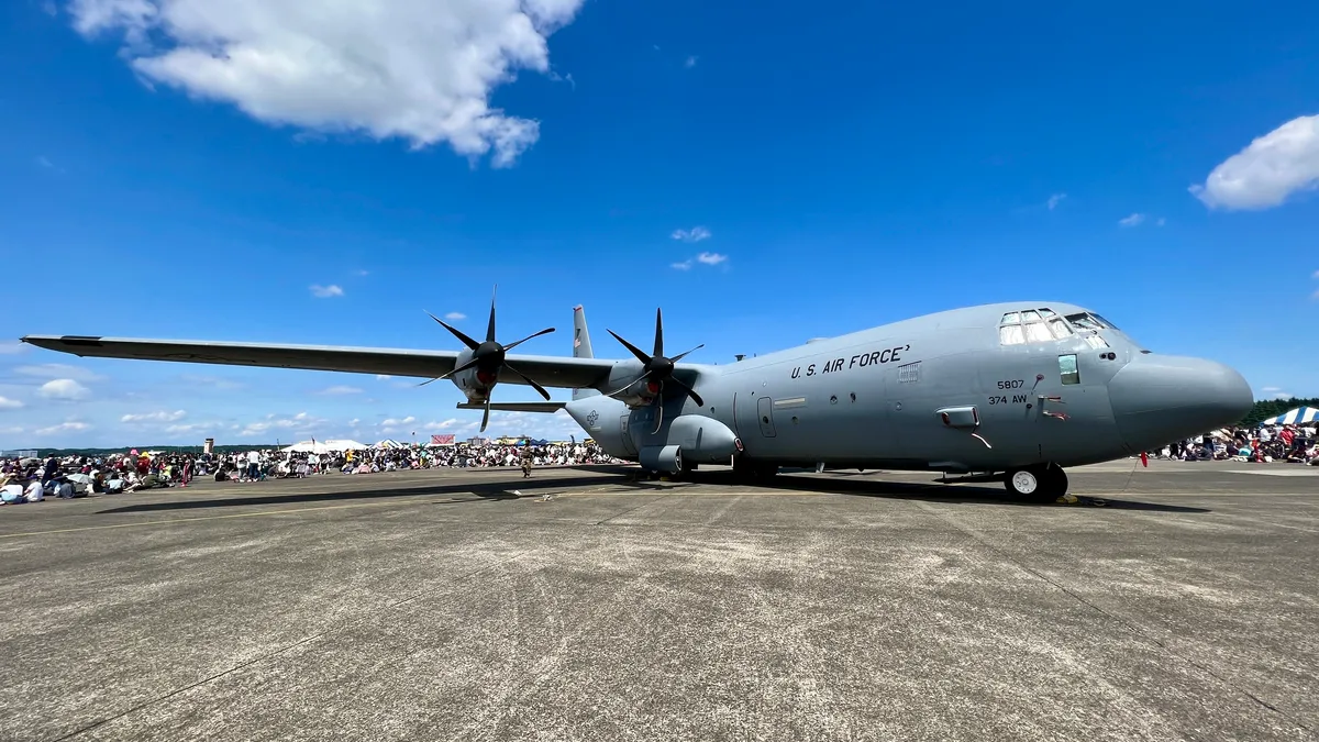 C-130J运输机