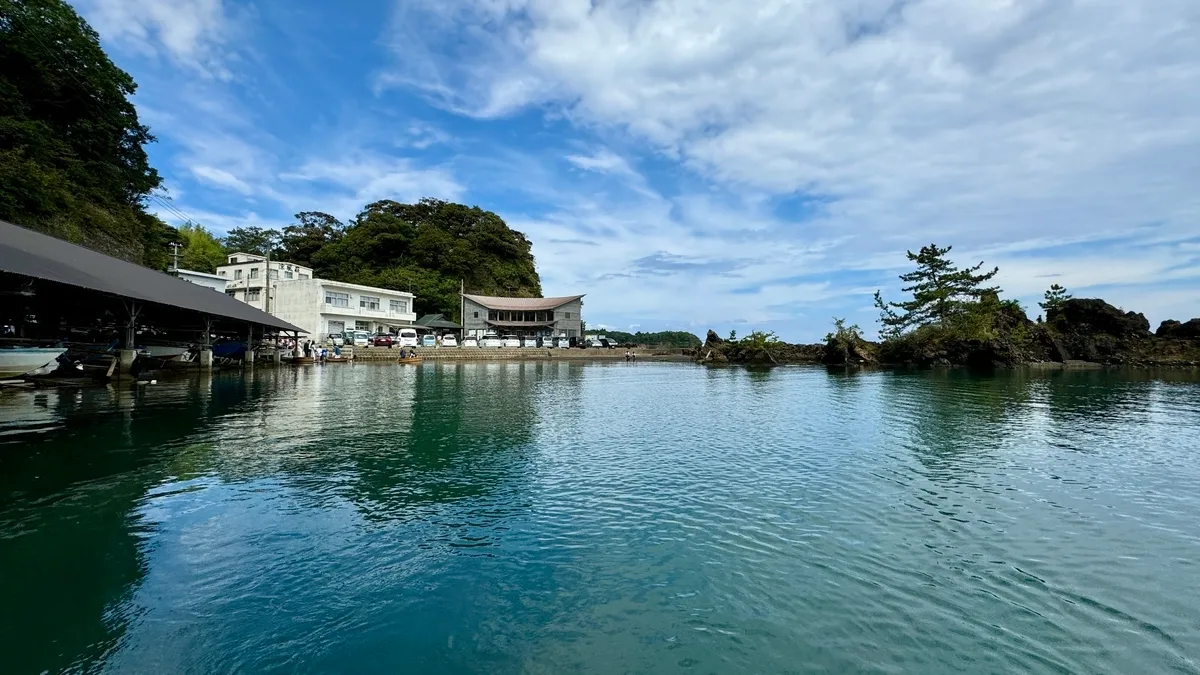 从木盆船眺望的景色