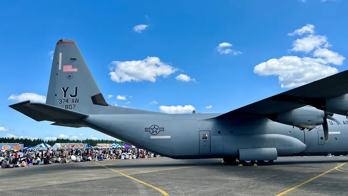 C-130J运输机