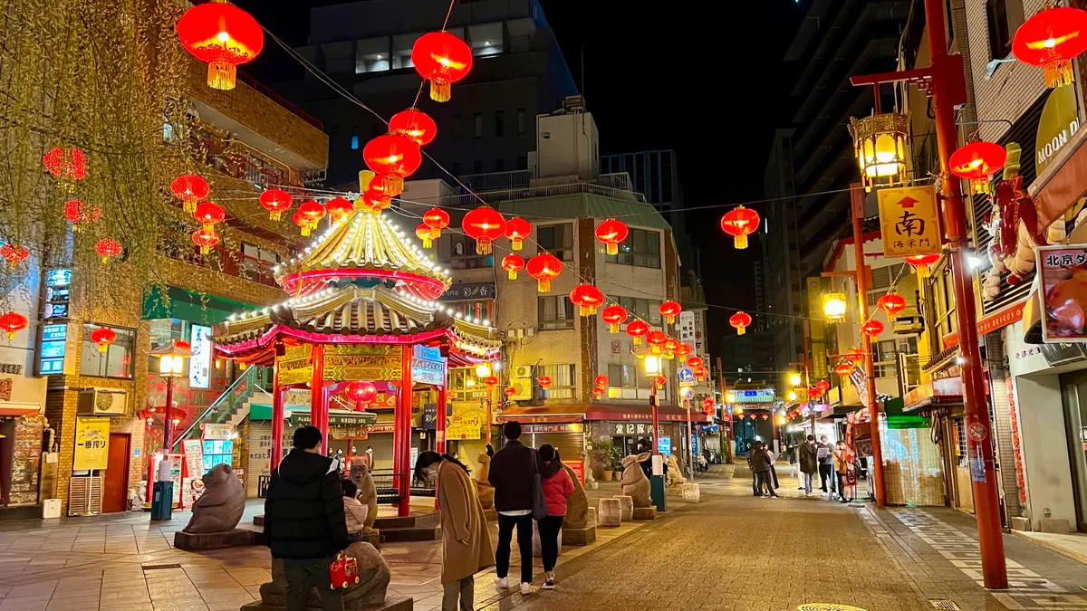 夜晚的南京町广场