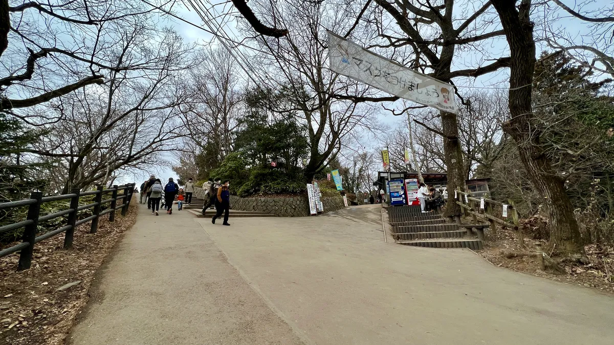 山顶前的坡道