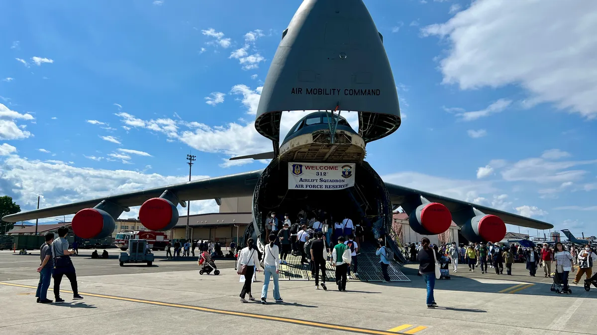 C-5M银河机舱